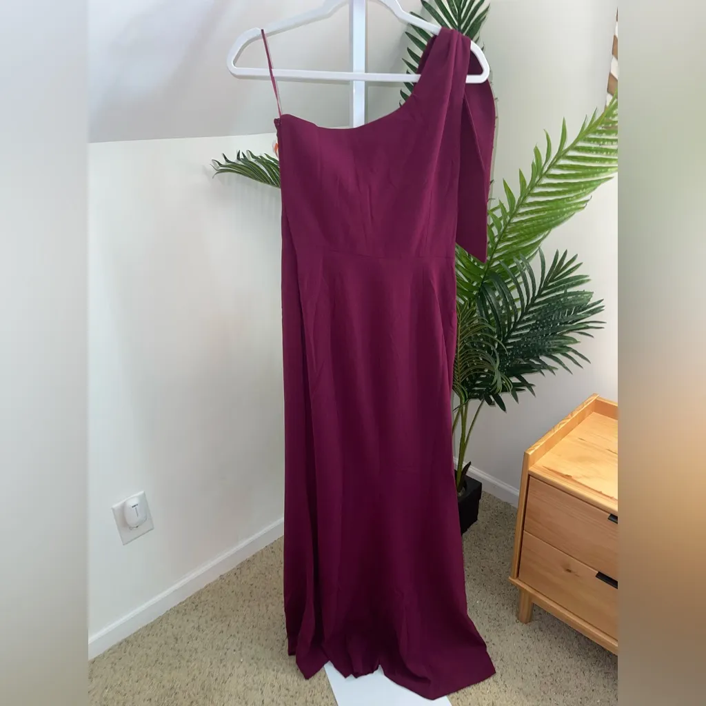 DRESS THE POPULATION Georgina One-Shoulder
Crepe‎ Gown dark magenta sz M - Image 6