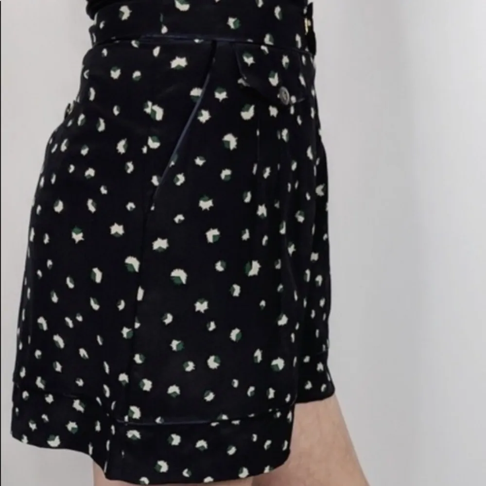 Marc by Marc Jacobs NWOT silk high rise shorts - Image 5