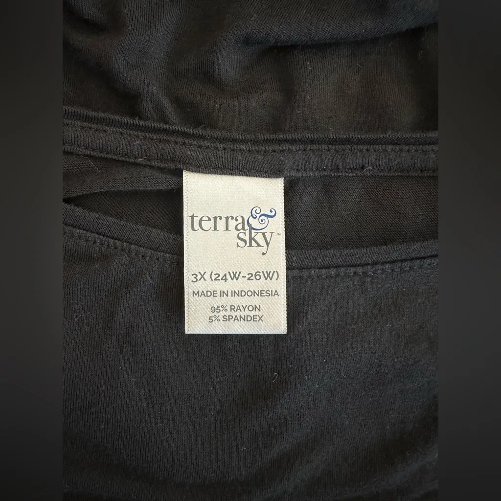 Cold Shoulder Black Top. - Image 4