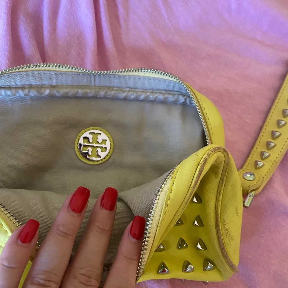 Tory Burch bag silver Studded green neonish leather with handle - Image 5