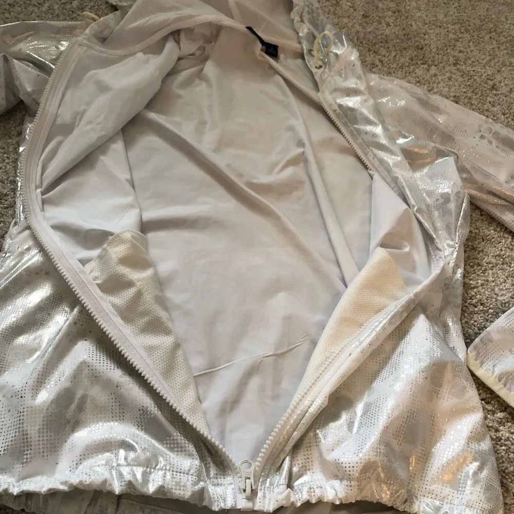 light weight sports active wear windbreak jacket with hoodie, size small - Image 10