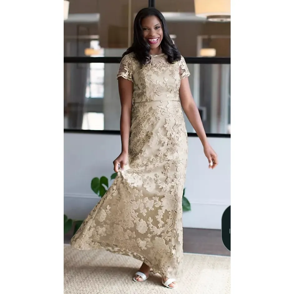 Oleg Cassini Lace Applique Cap-Sleeve Long Sheath Formal Gown in Champagne, 6 - Image 4