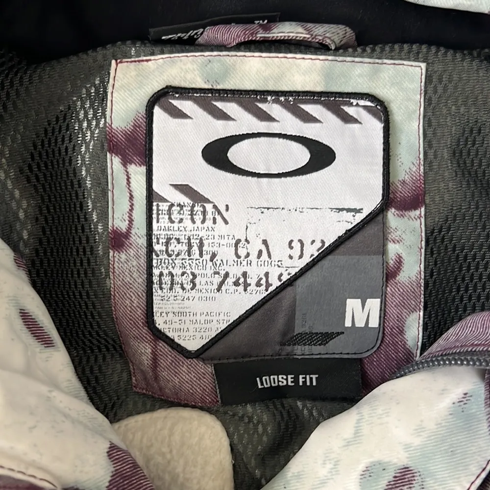 Women’s Oakley Loose Fit Ski Jacket Size Medium - Image 3