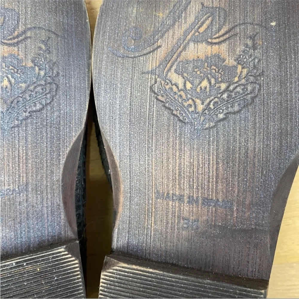 Free People cut out leather sandals flats - Image 9