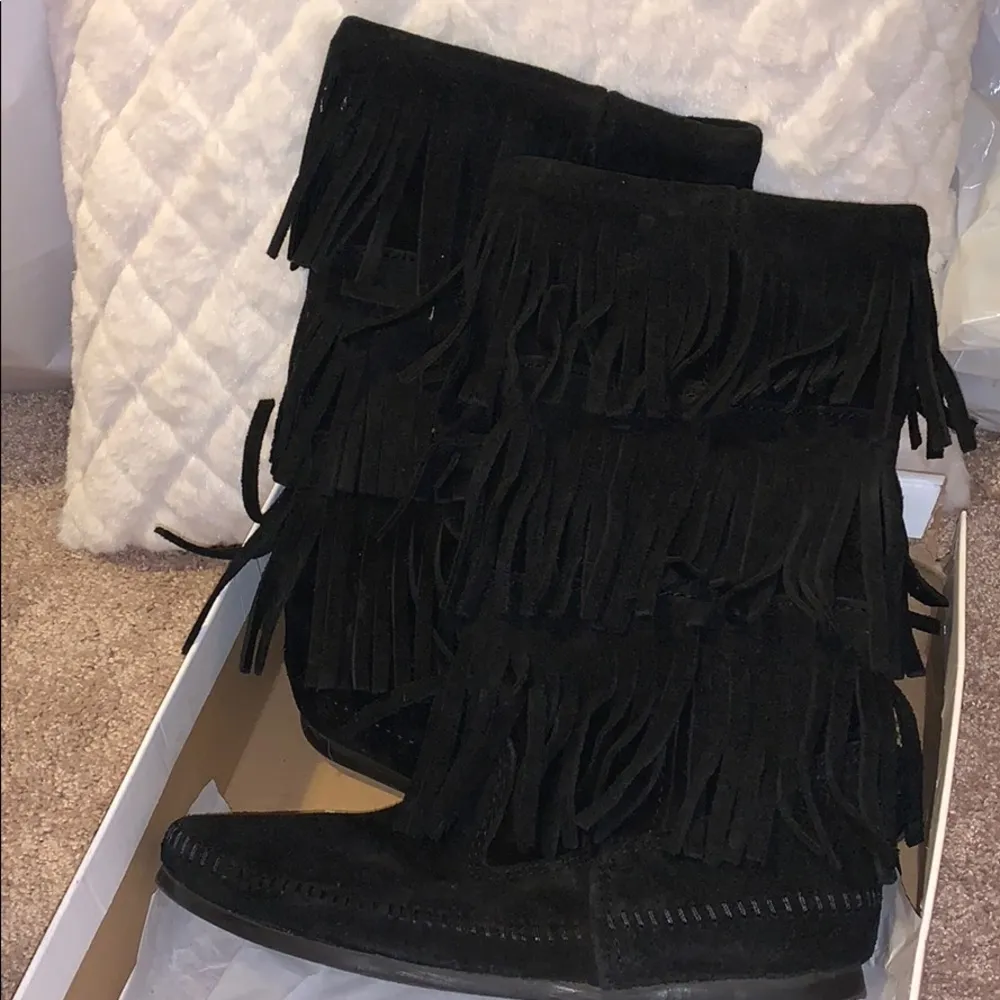 Minnetonka black 3 layer fringe boots - Image 5