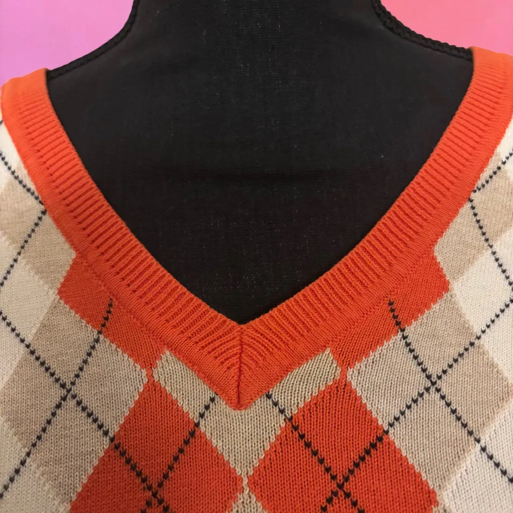 Tommy Hilfiger Orange & Tan Pima Cotton Argyle V-Neck Sweater - Size XL - Image 4