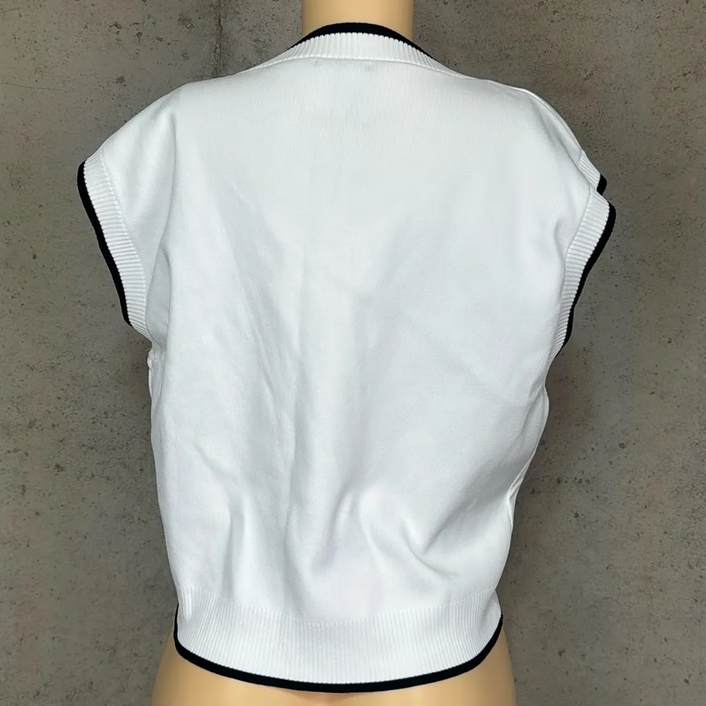 Massimo Dutti white and black knit V- neck  Button Down vest - Image 4