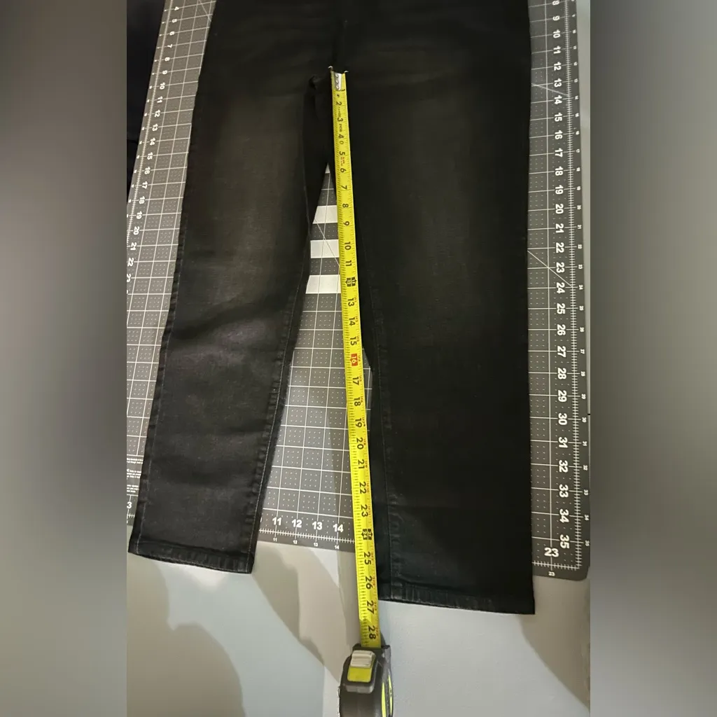 Elegant Black Straight Leg Jeans Size 18 - Image 2