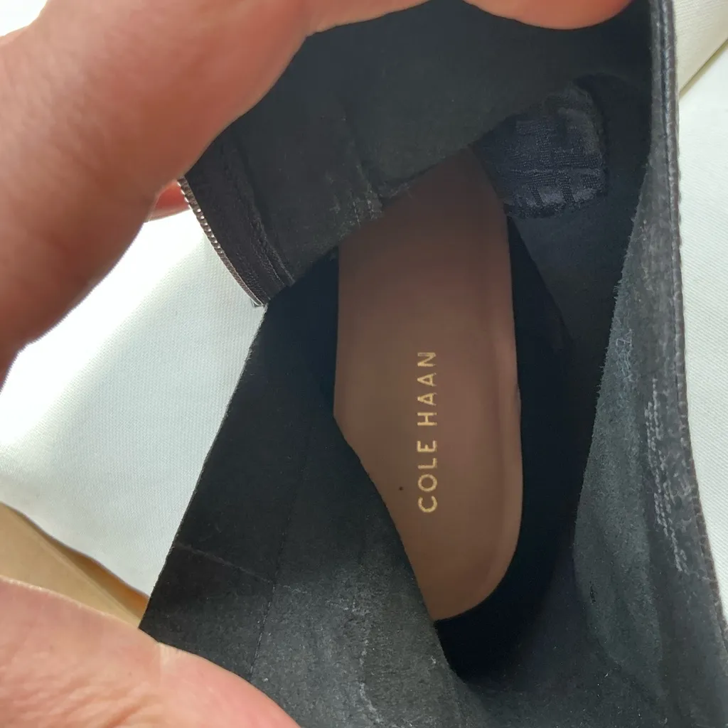 ELEGANT COLE HAAN leather booties🖤🖤 - Image 5