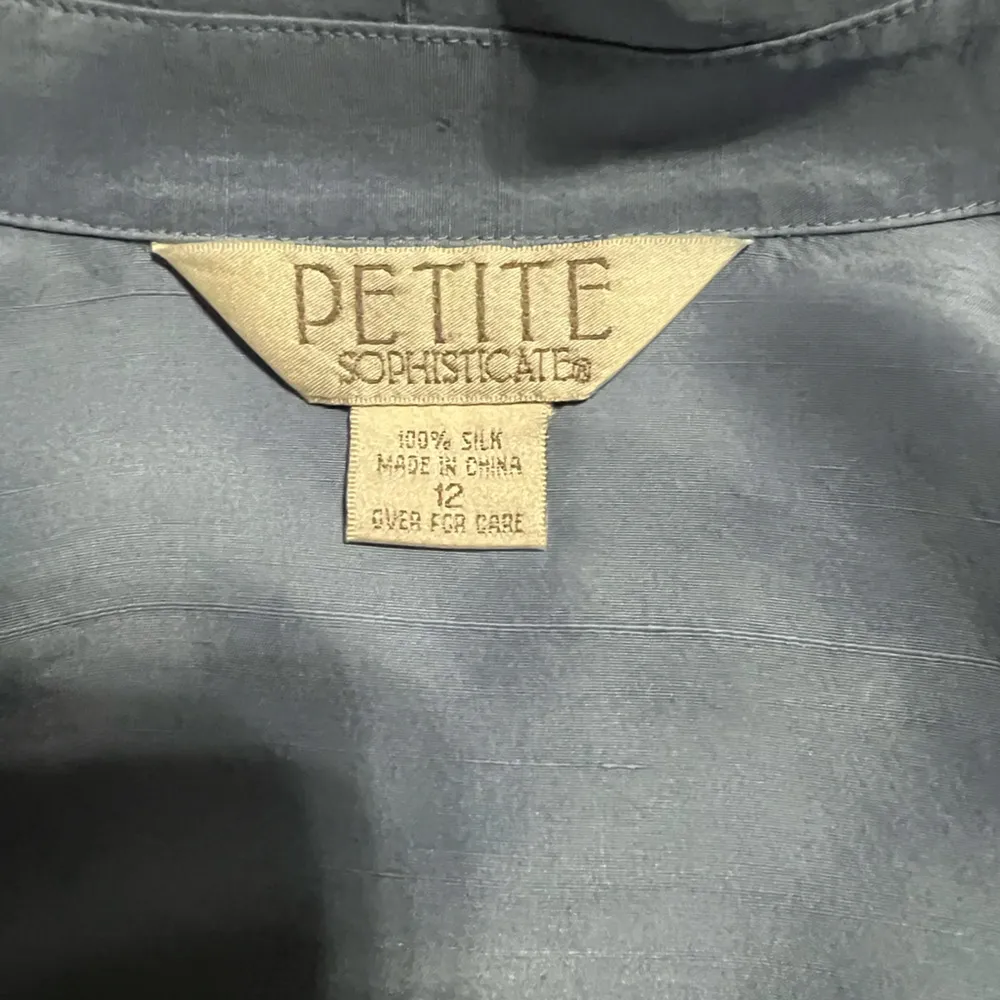 Petite Sophisticate Blue Casual Button Down Shirt 100% Silk, Size 12 - Image 5