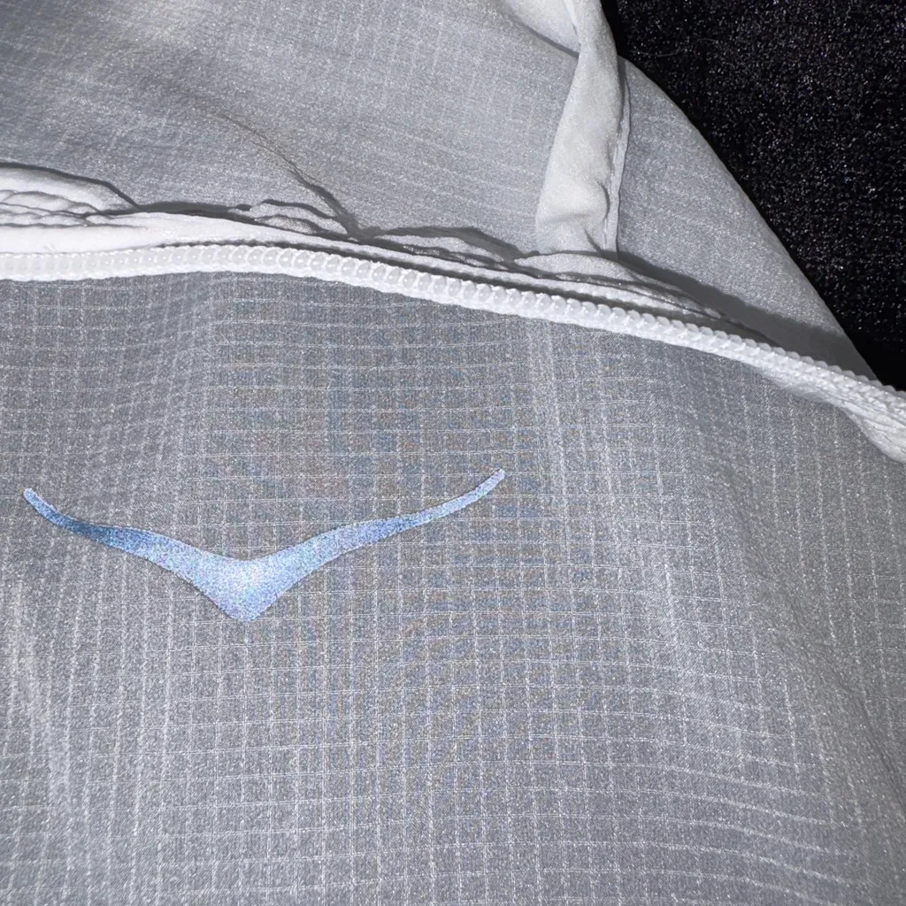 Hoka White Skyflow Jacket for Women Small 1141671 - Image 4