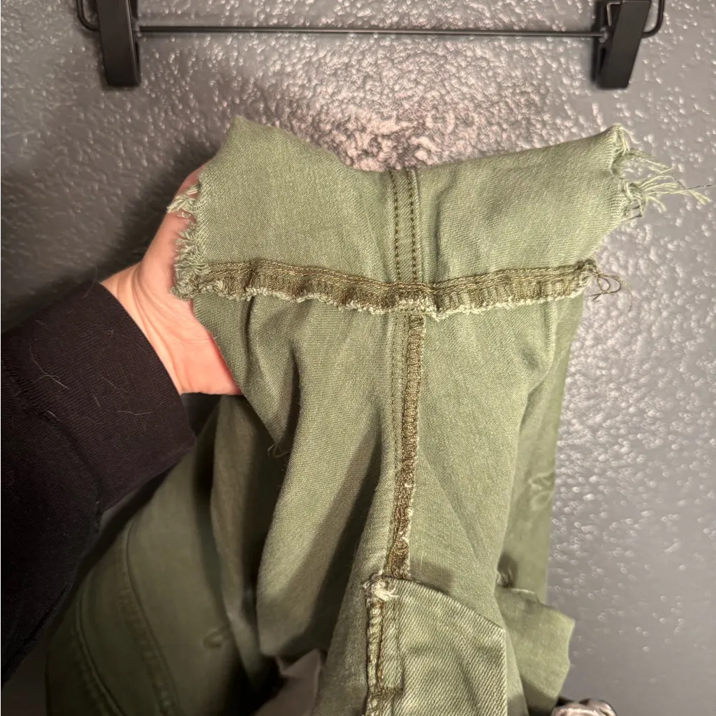 Old Navy Women’s Boyfriend Shorts Green Distressed Size 12 Large - Image 7