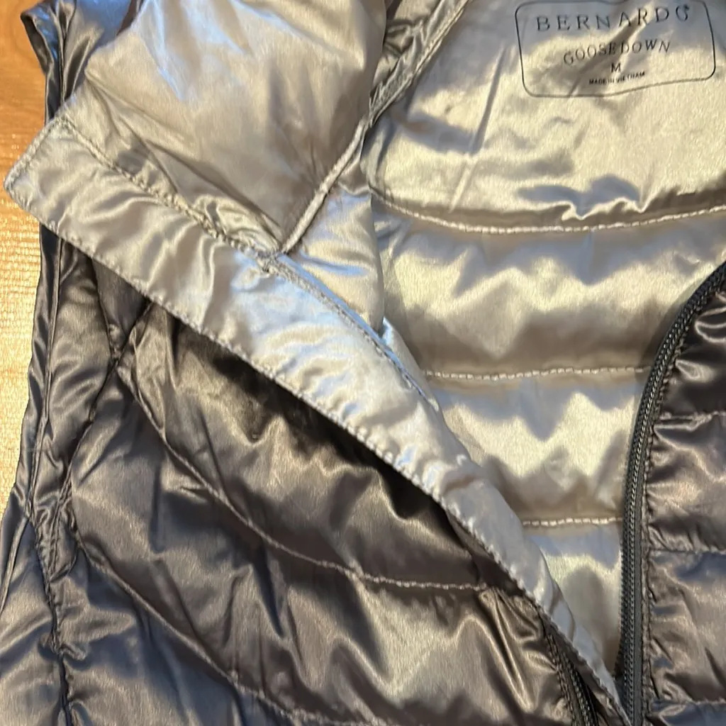 Bernardo puffer vest size‎ large - Image 2