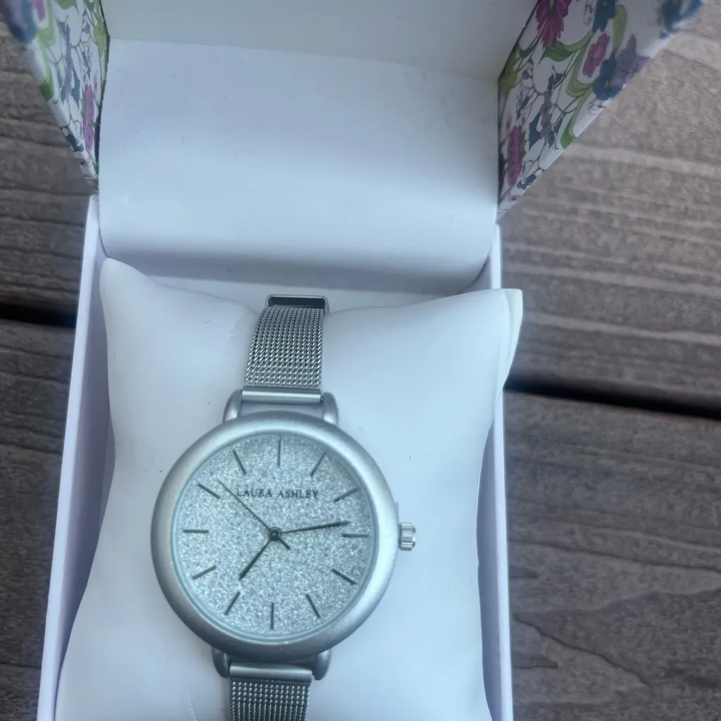 💥HP 💥 Women's Glitz Sparkle Dial Spray Silver Alloy Mesh Band Watch 36mm - Image 4