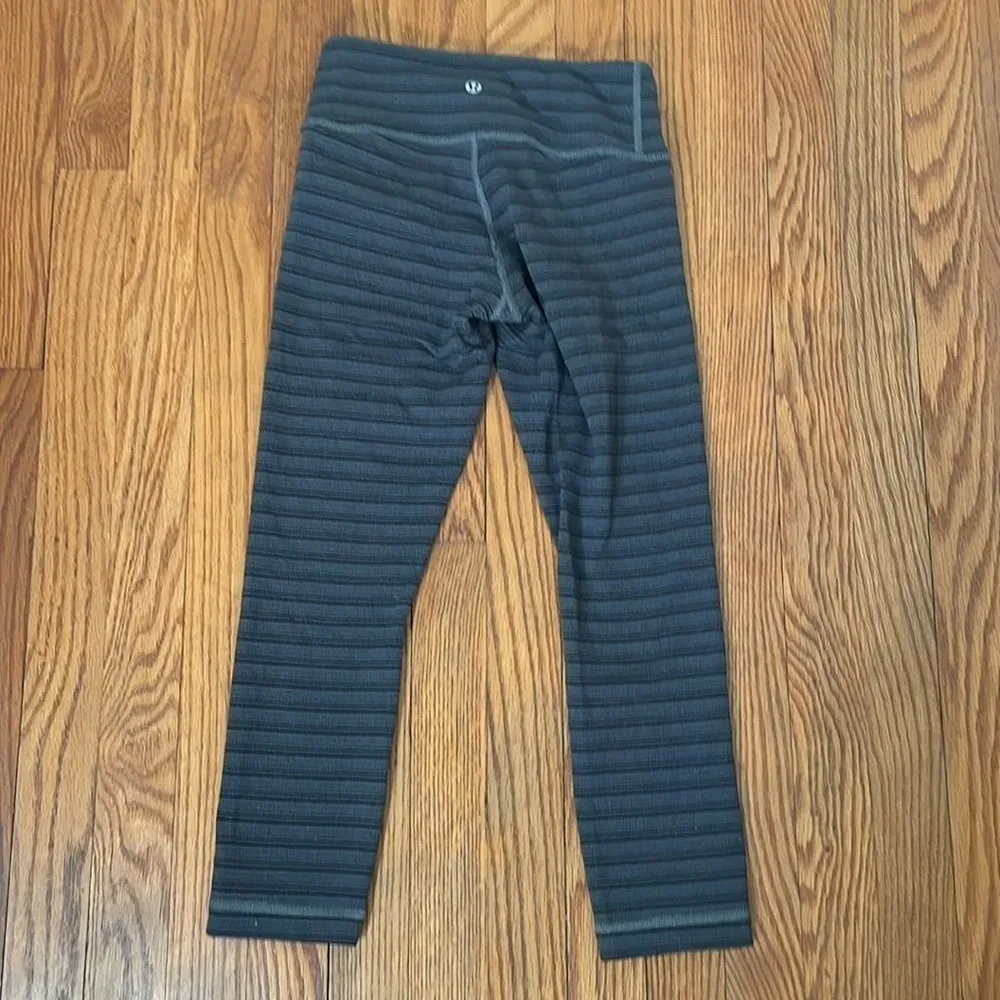 Lululemon Wunder Under Crop II Textured‎ Stripe Slate Deep Coal size 2 - Image 4