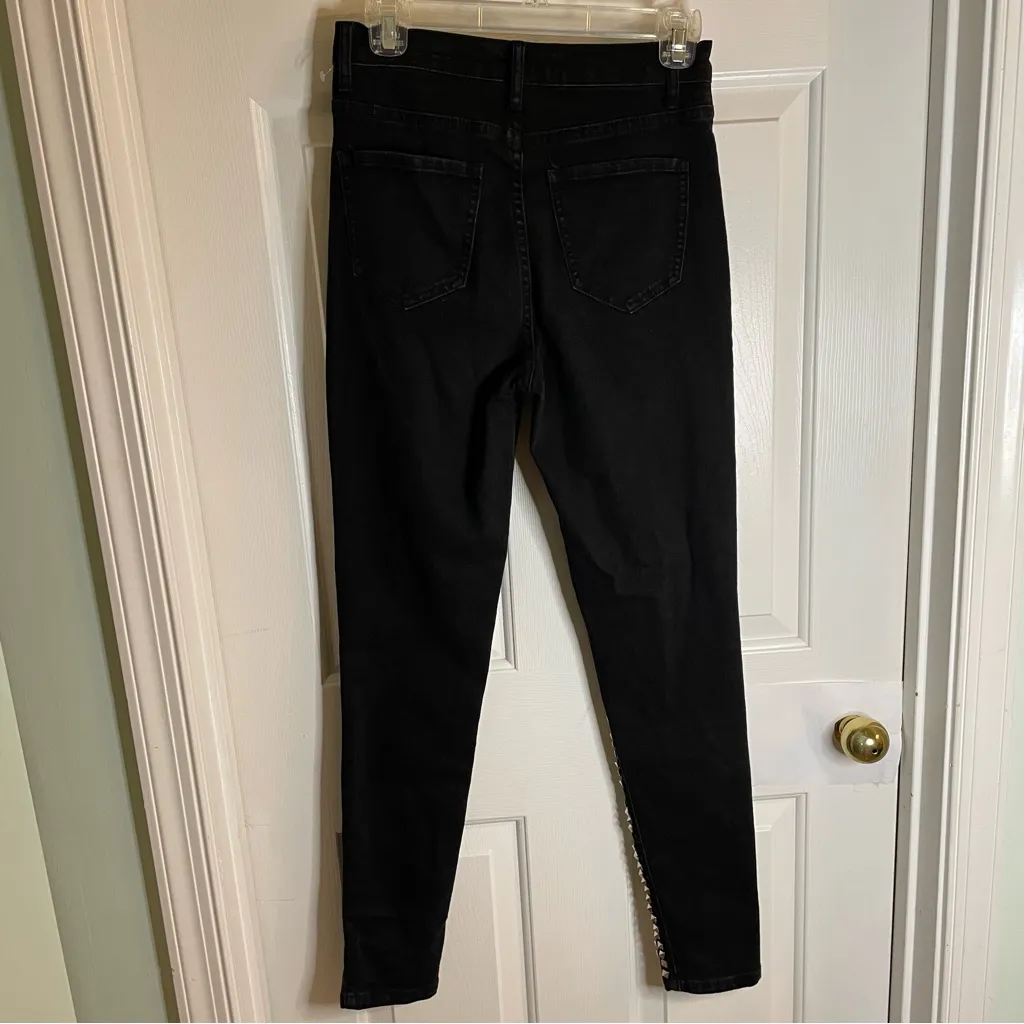 AKIRA Black Denim Skinny Jeans with Silver Studs Size 1 Juniors or 24 waist - Image 6