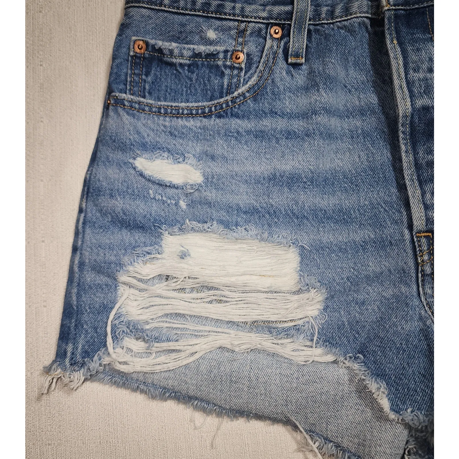 Levi's women's shorts 501 button fly W32'' - Image 3