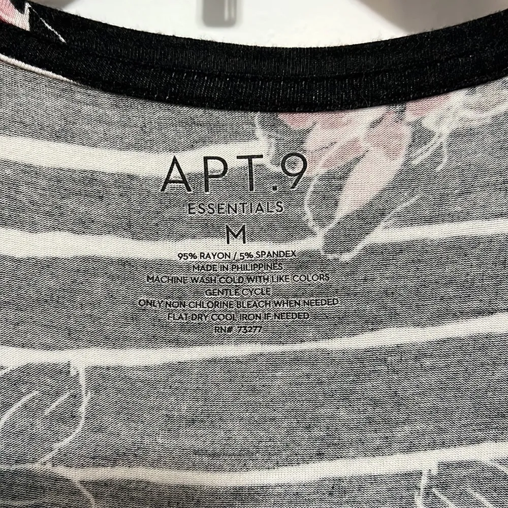 Apt 9 Black Floral and Striped Tunic Shirt Size Medium - Image 3