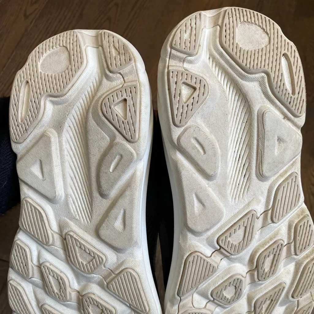 HOKA Clifton 9 Black Rose Gold Shoes Women’s Size 8 - Image 6