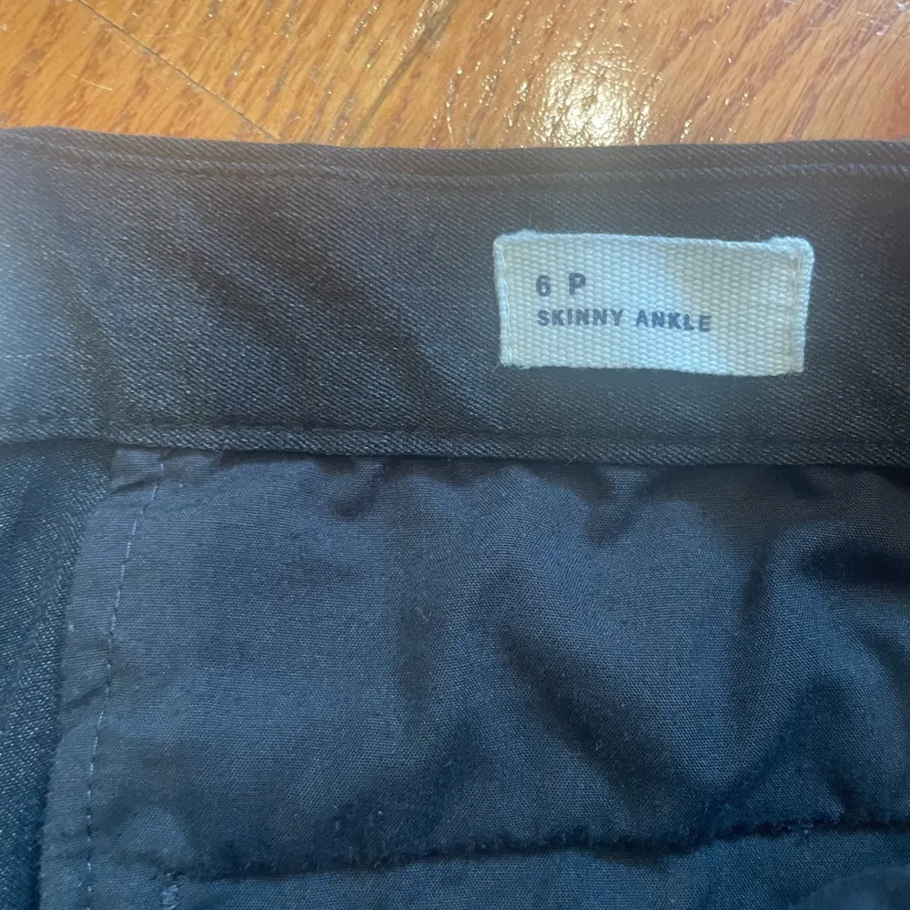 Dark grey GAP skinny ankle pants - Image 3