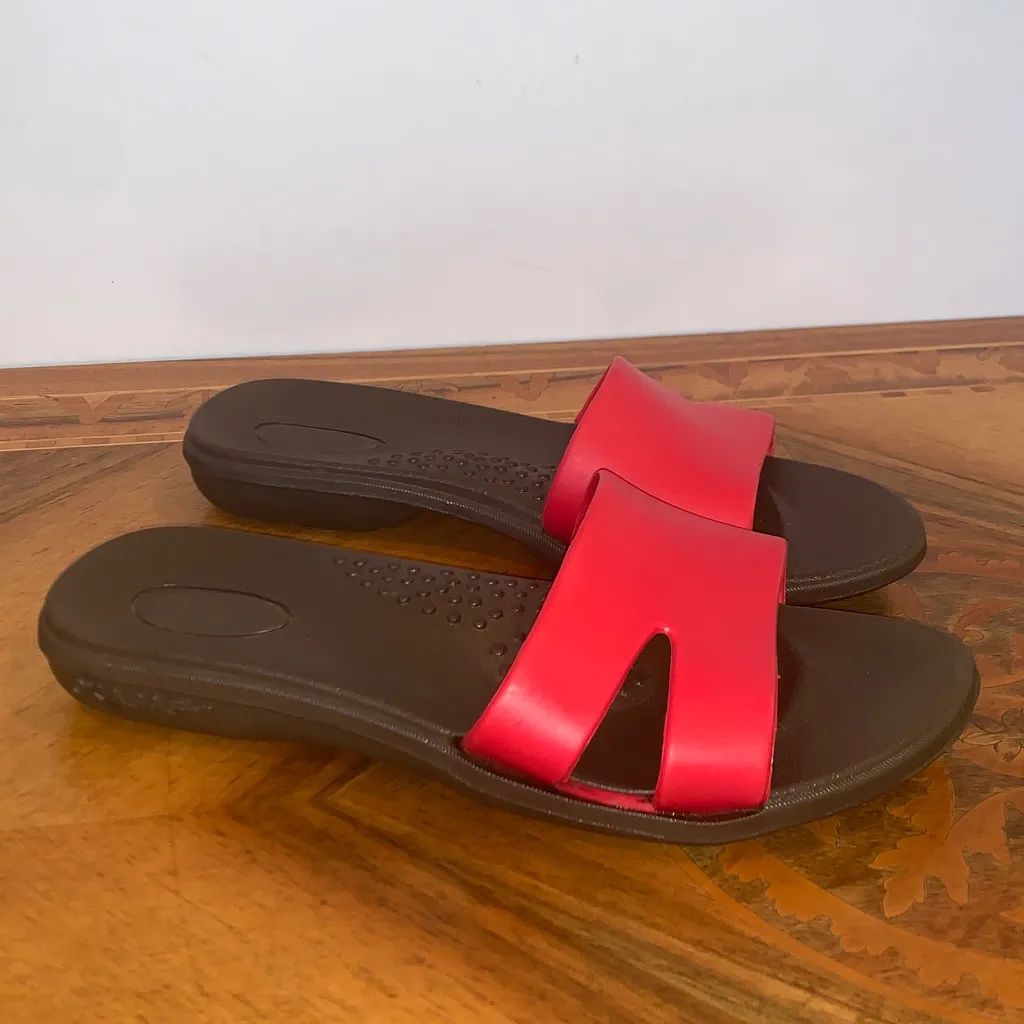Okabashi Red and Brown Slides Plastic Sandals Women’s Small 5 or 6 Size undefined - Image 2