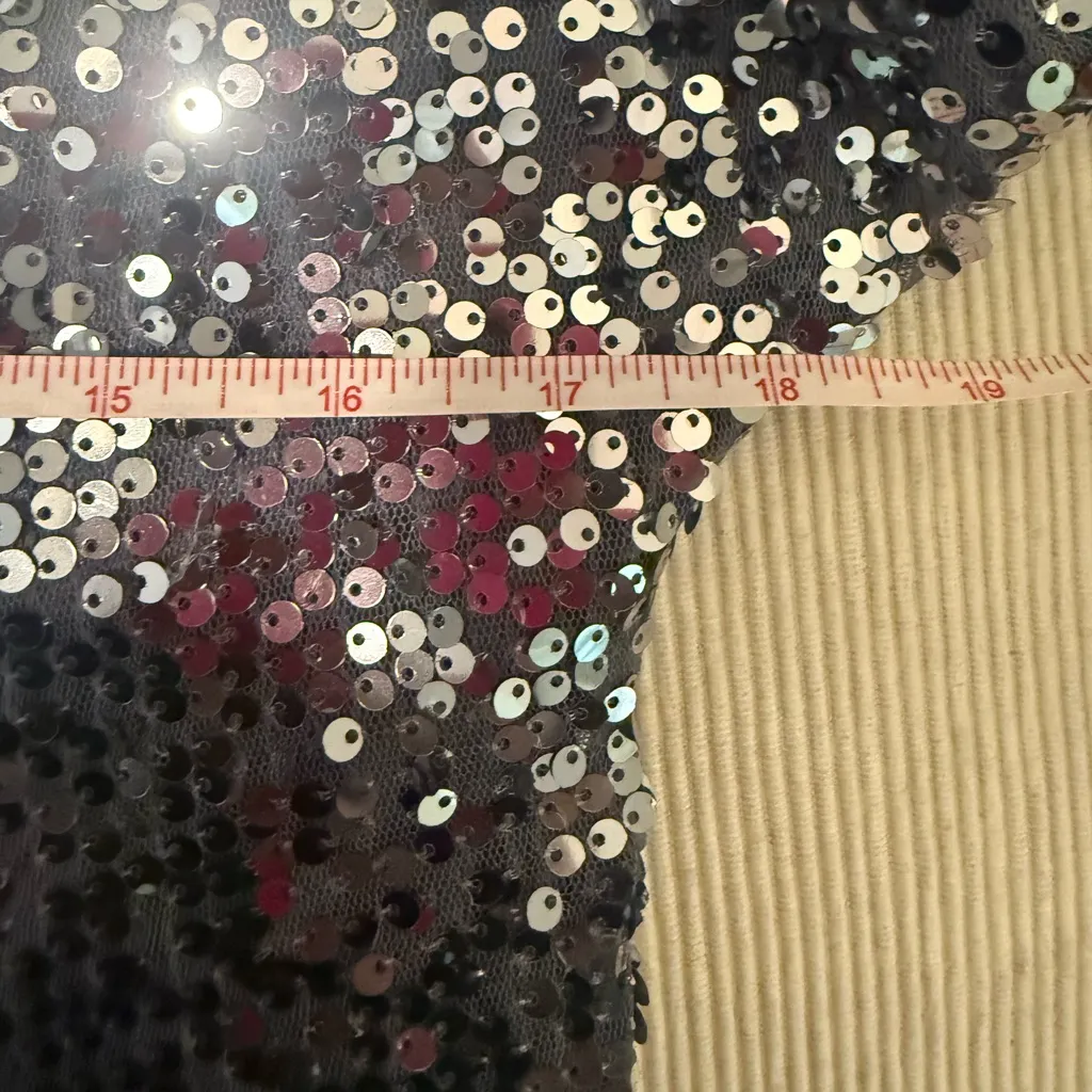 BKE Boutique Silver Sequin Mini Dress Short Sleeve Party Cocktail Size M - Image 5