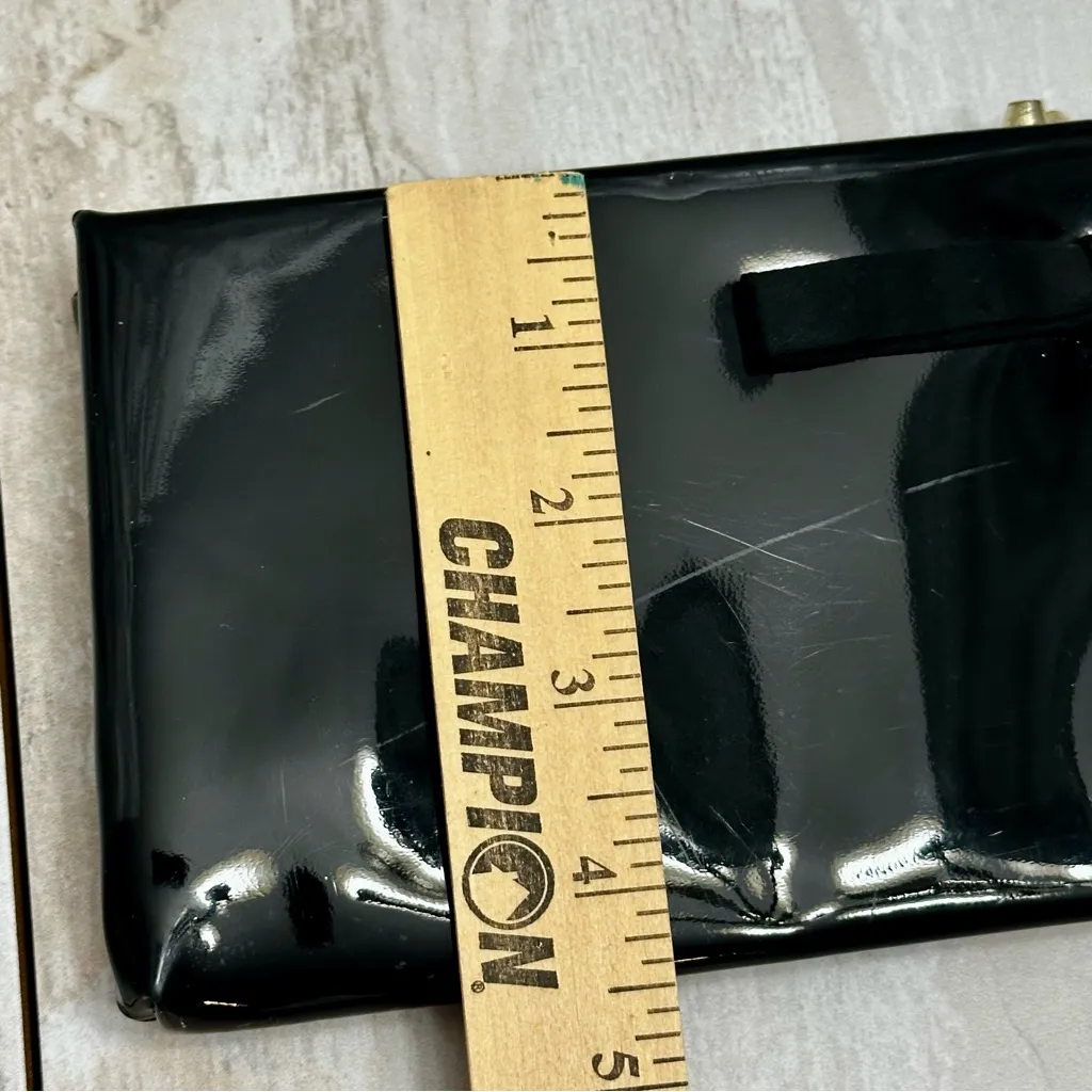 1960s Patent Leather Slim Black Clutch With Bow Detail Kiss - Image 12