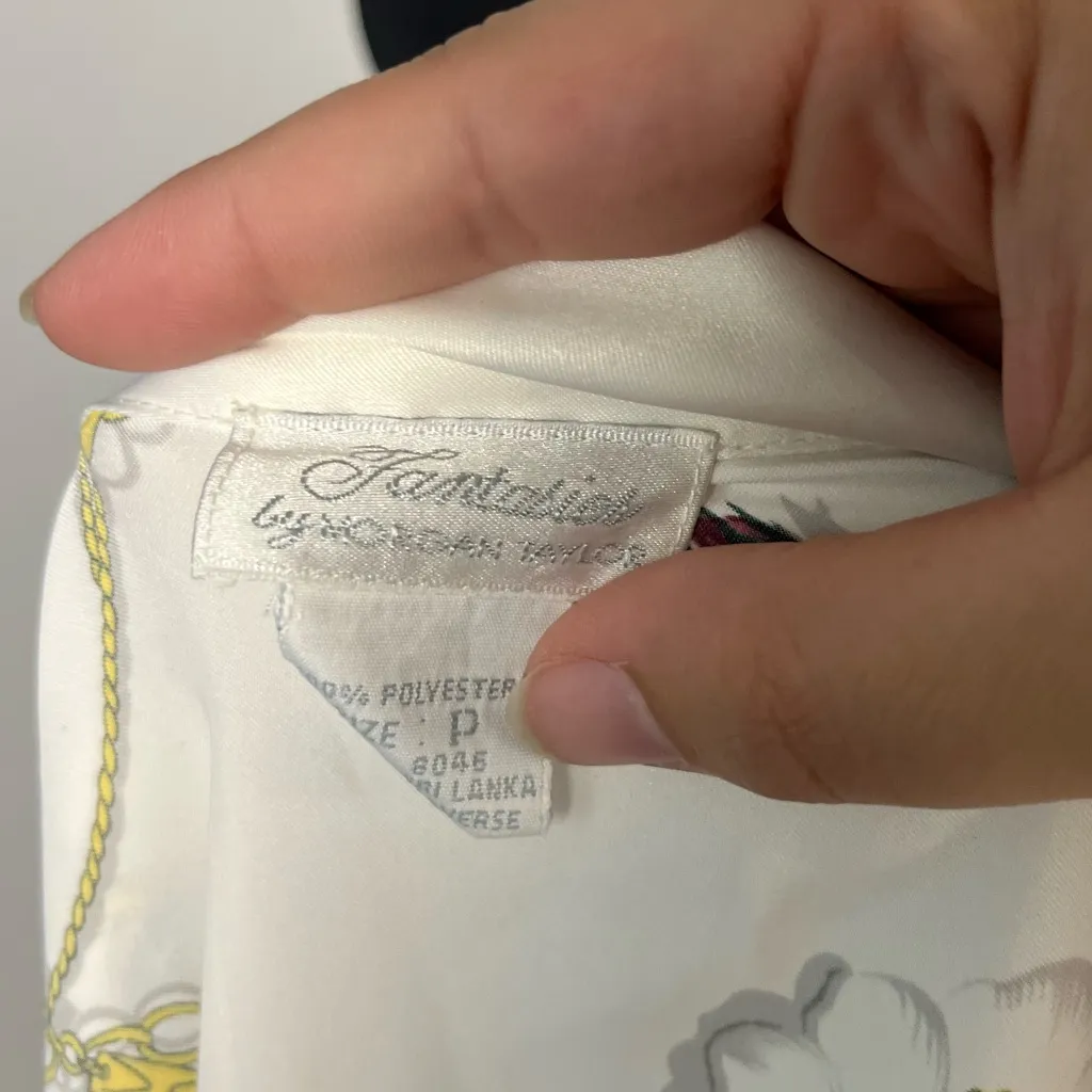 Vintage fantasies by Morgan Taylor equestrian white satin robe size P - Image 6