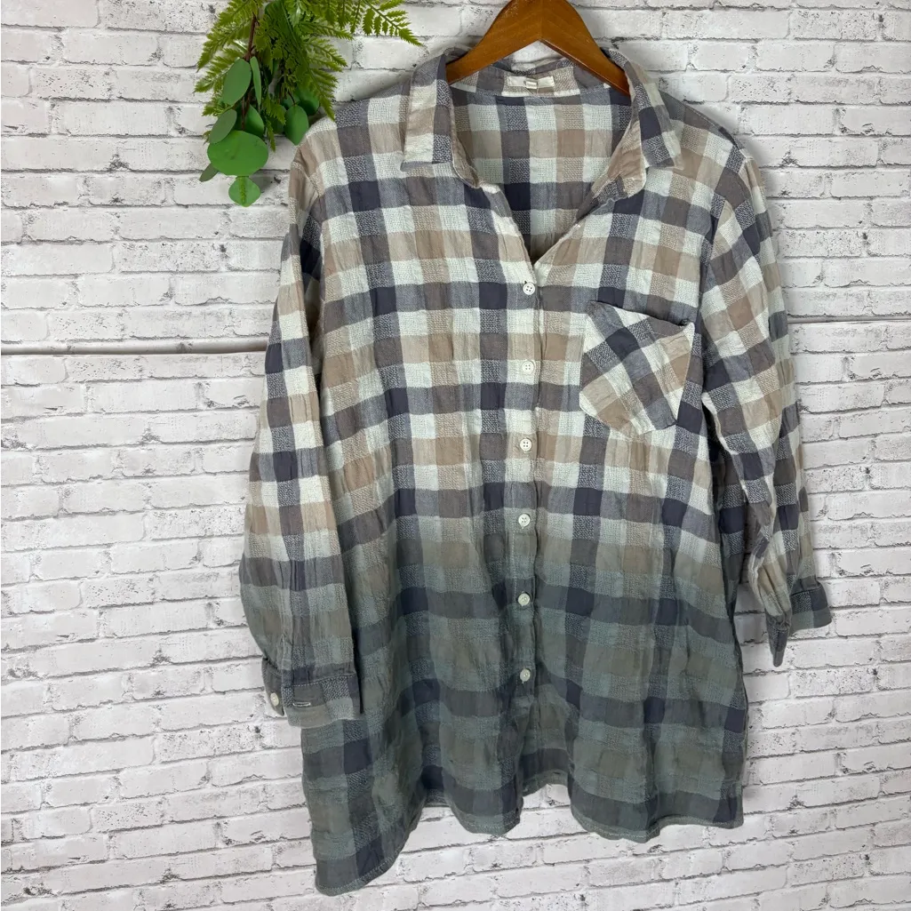 Easel Neutrals Seersucker Gingham Plaid Ombré Button Down tunic - Image 3
