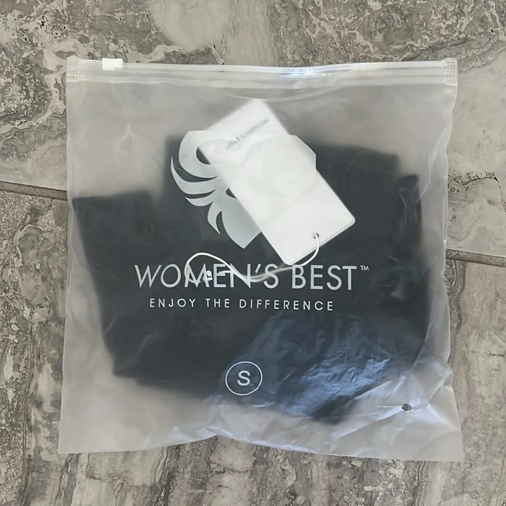 Women’s Best Move Seamless Sports Bra, Black Marl Size S, New w/Tag in packaging - Image 9