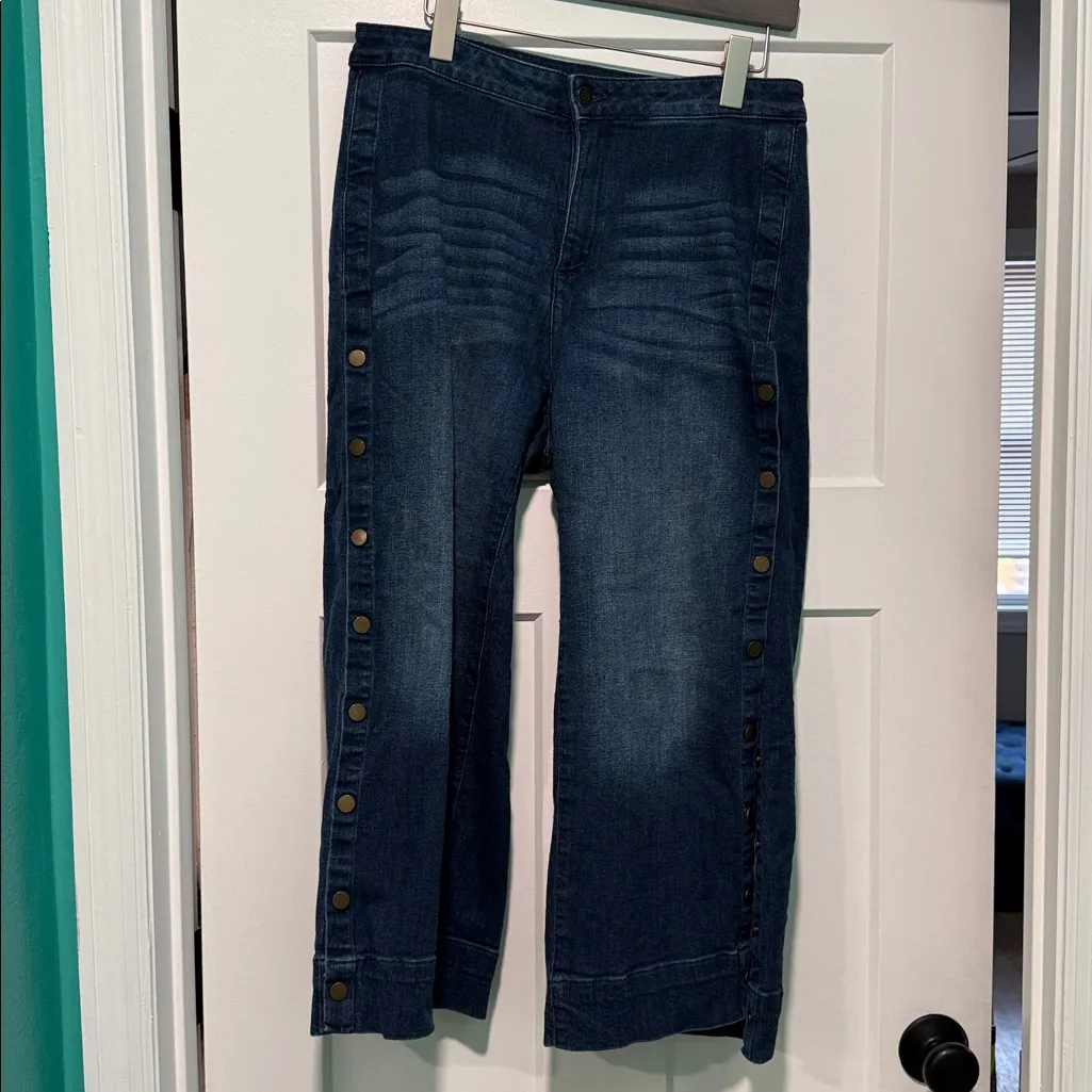 New York & Company SoHo High Waist Wide Leg Jeans, size 8 - Image 3