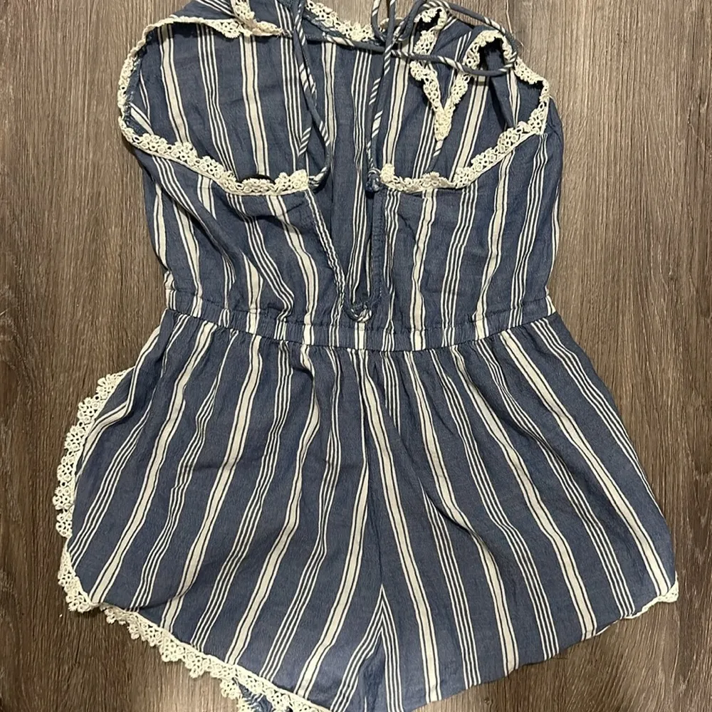 Abercrombie and Fitch Blue Striped Lace Strappy Romper Size Medium Boho - Image 4