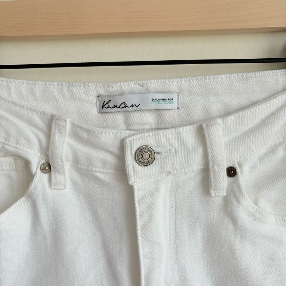 Kancan For Maurice’s Women’s White frayed distressed denim skinny jeans size 27 - Image 3