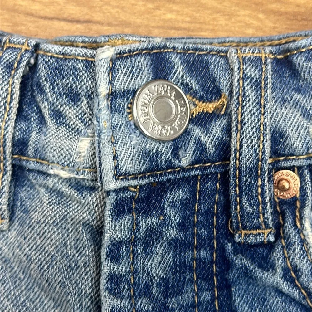 High Waisted Medium Wash Raw Hem Denim Shorts Button fly Shorts Sz 0 - Image 5