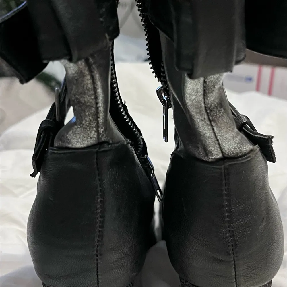 Mukluks black and silver boot size 7 - Image 3