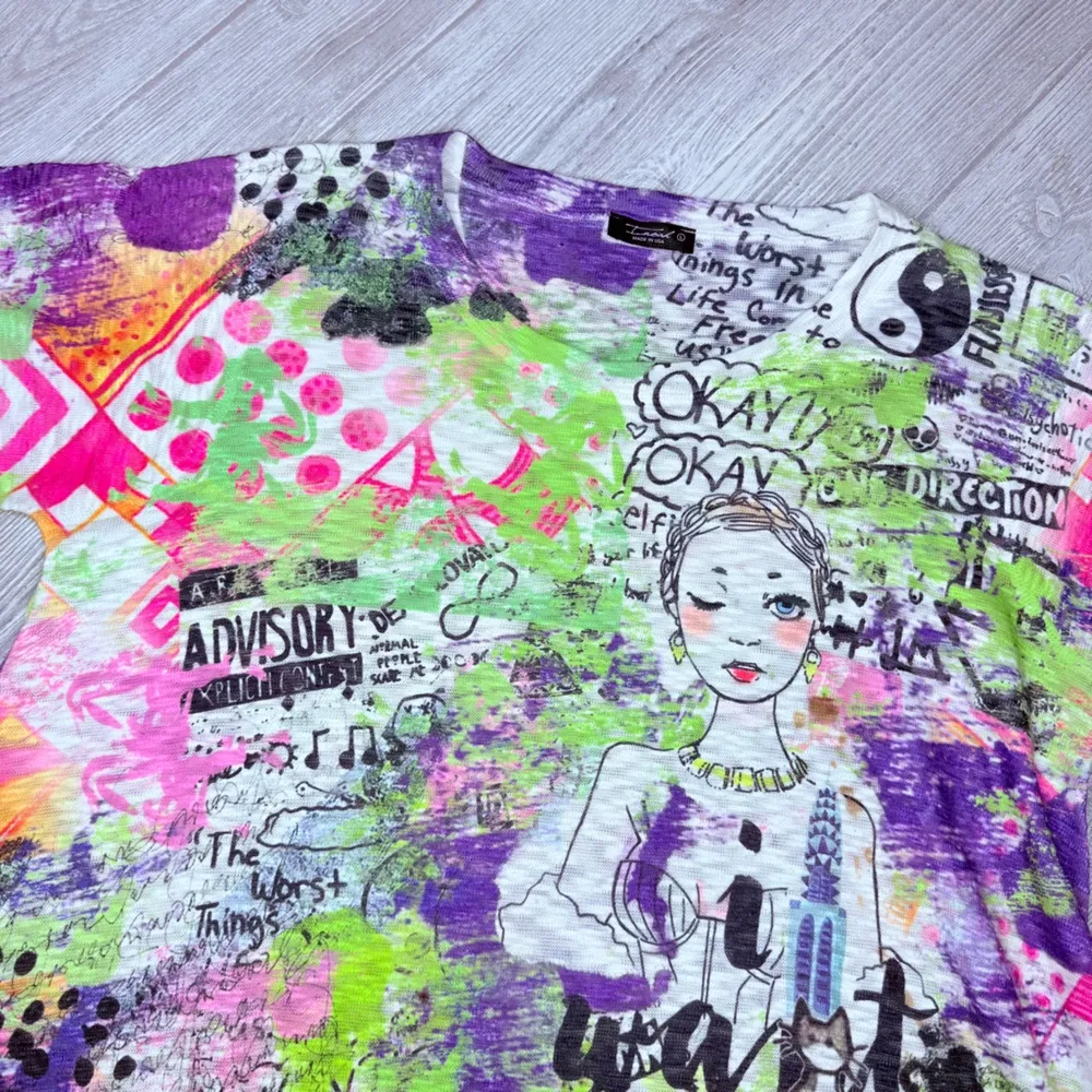 Inoah graffiti style white short sleeve unique hem shirt t shirt blouse large - Image 4