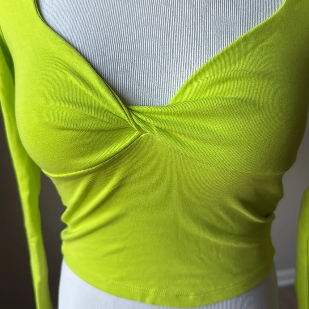Zara Neon Green Knotted Front Long Sleeve Crop Top - Image 3