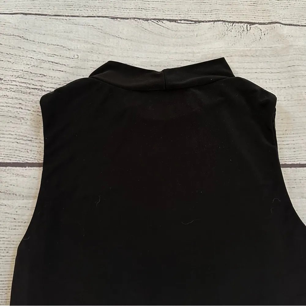 pretty little thing black sleeveless crop size 4 - Image 10