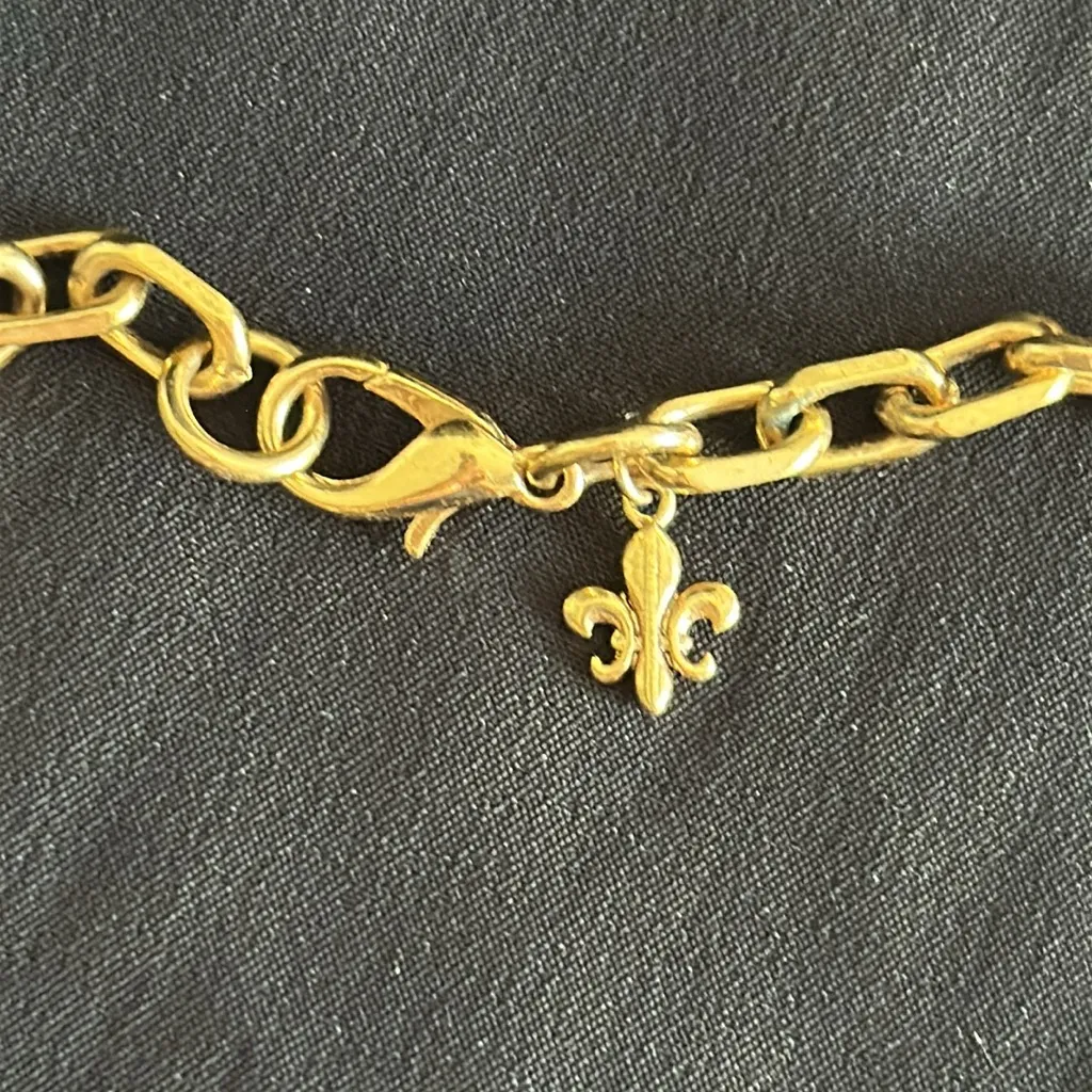 Goldtone & acrylic beads EUC necklace. Long link paper clip style w/ large beads Blue - Image 4