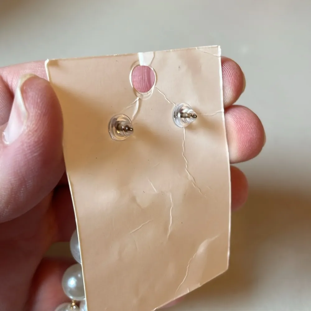 Pearl drop earrings - Image 3