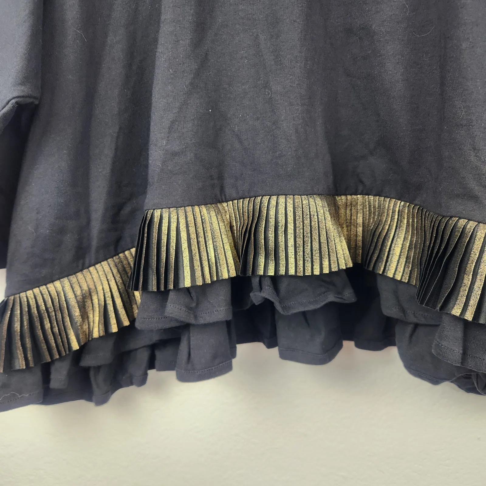 Traffic People Blouse Black Gold Pleating Size Small NWT 3/4 Sleeve Boxy Wide - Image 3