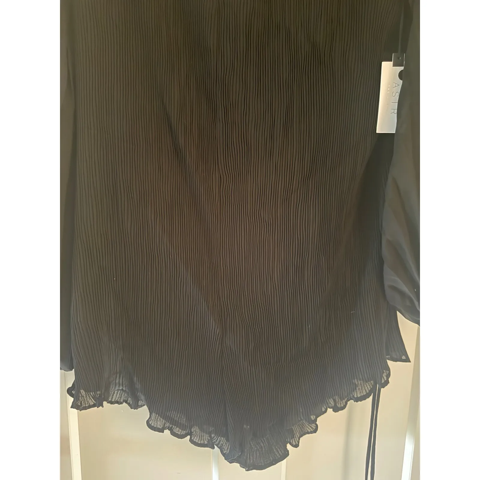 ASTR the Label Romper - Long Sleeve,‎ Pleated, V-Neck, Black, Size M - Image 3