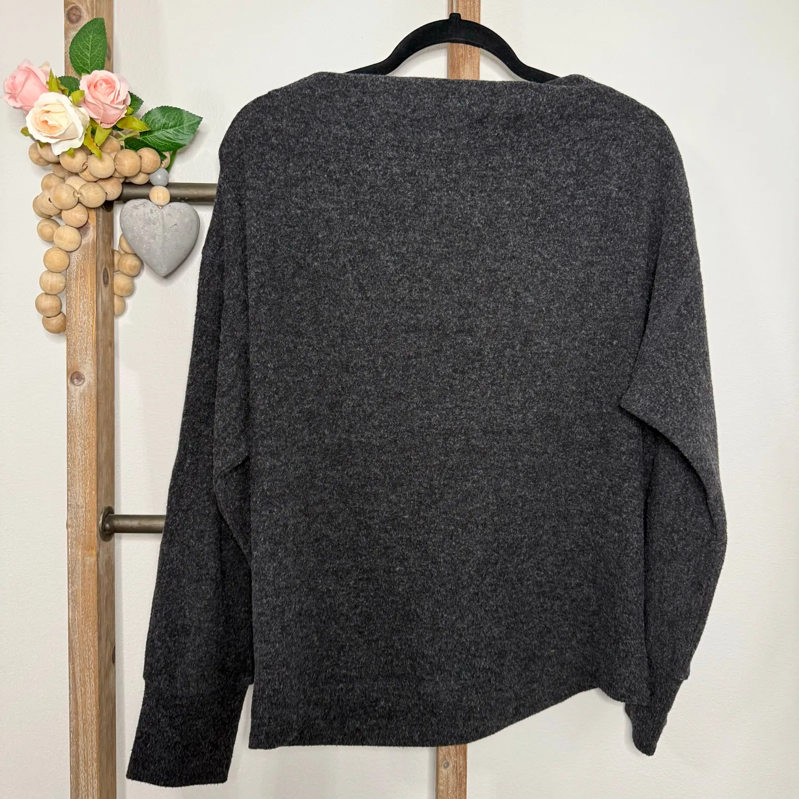 Hem and Thread‎ Long Sleeve Gray Sweater Size Medium - Image 5