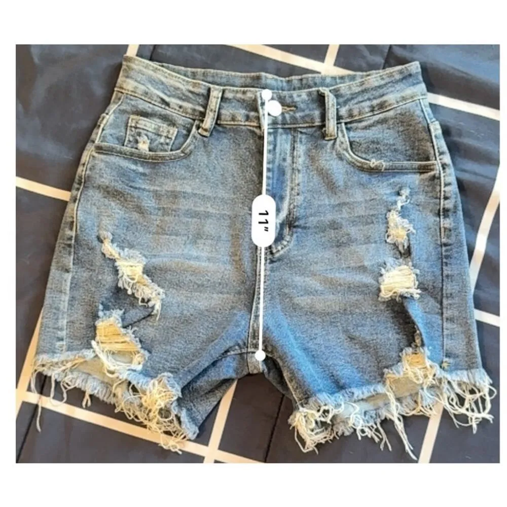 NWOT Women's Size Medium Ultra Distressed Medium Wash High Rise Jean Shorts - Image 4