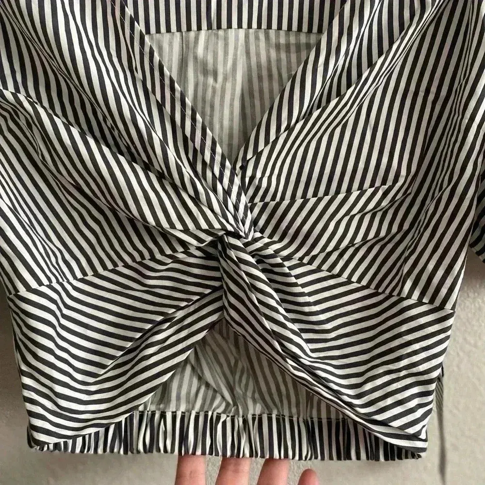 🆕Stripped Flounce Crop Top Twist Front S🆕 - Image 4