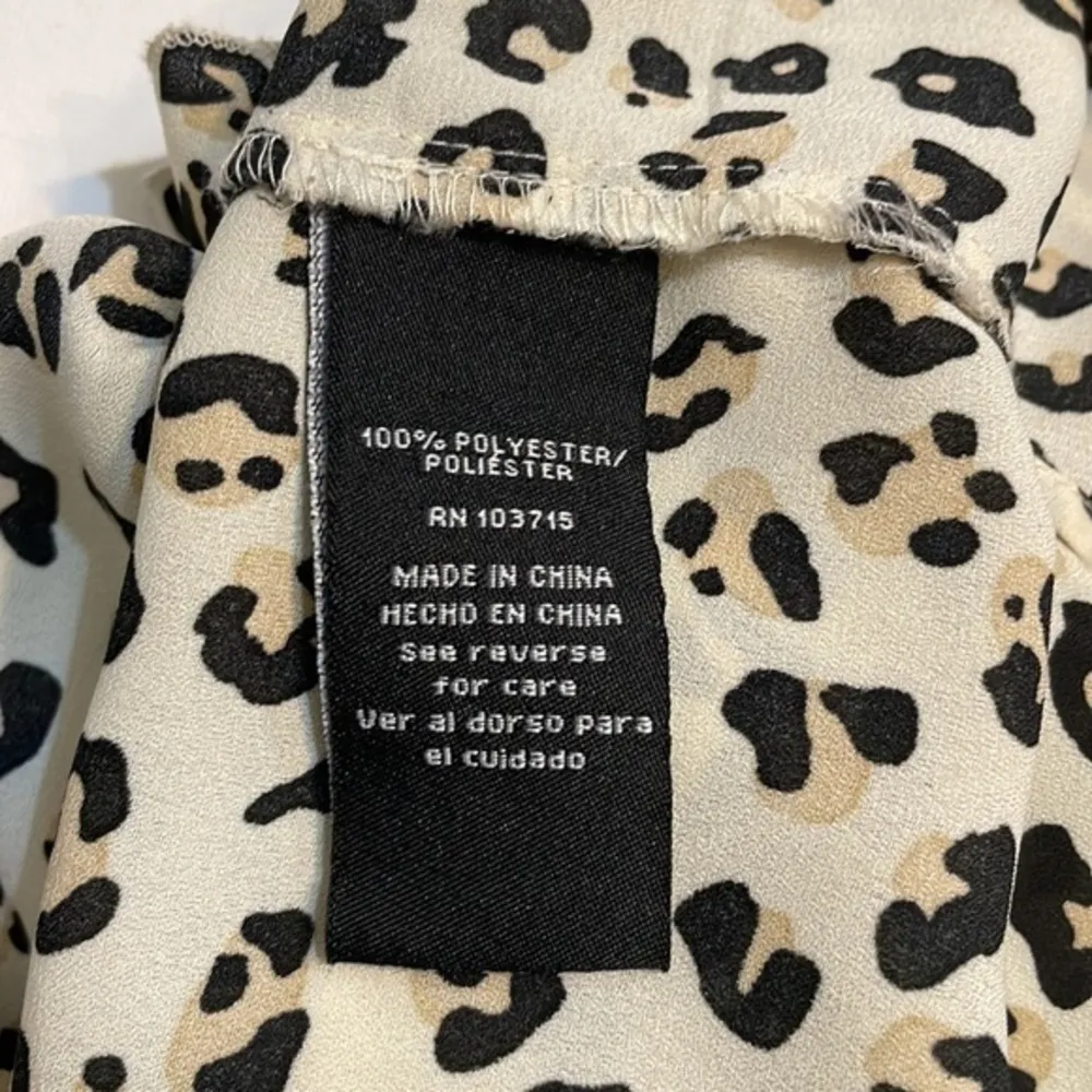 Zac & Rachel blouse animal print long sleeve blouse V Neck leopard Top Sz M Tan Size M - Image 3