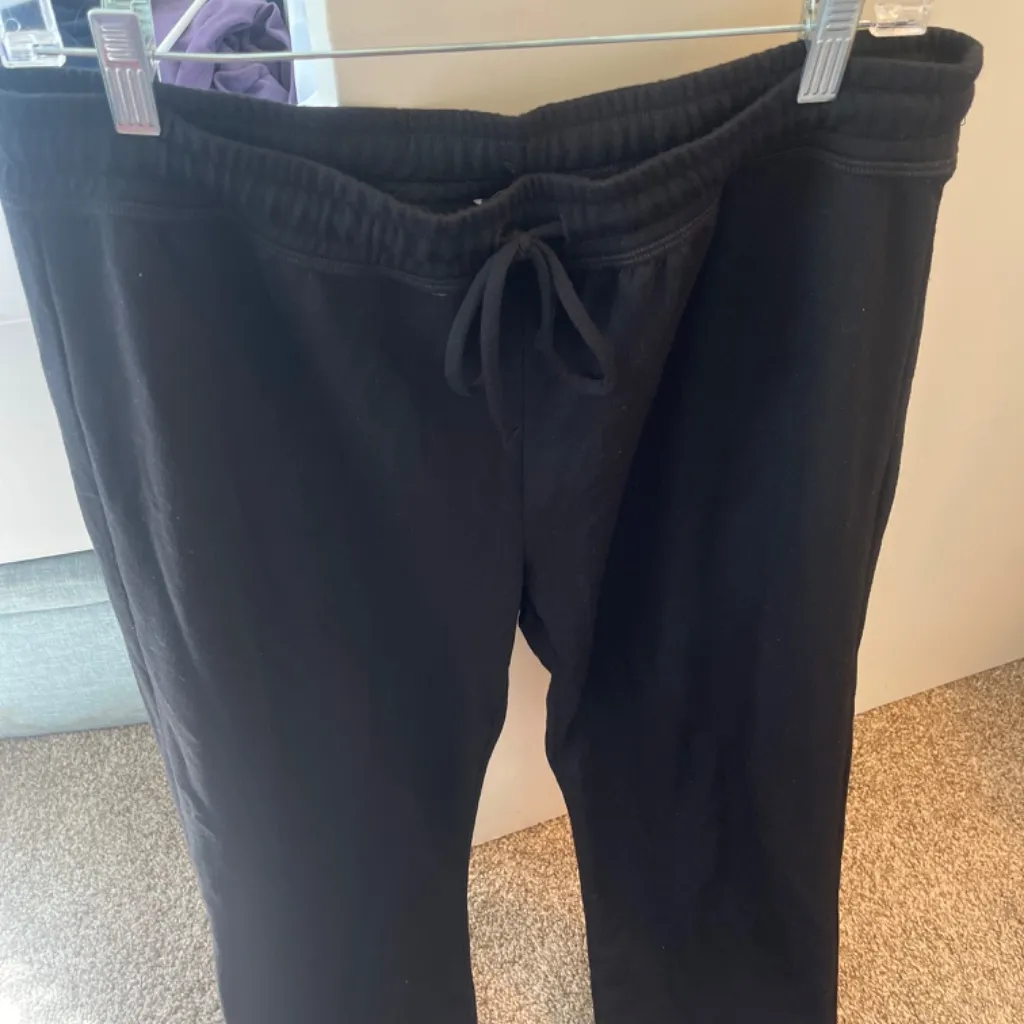 Beyond yoga black fleece sweatpants new size large - Image 2