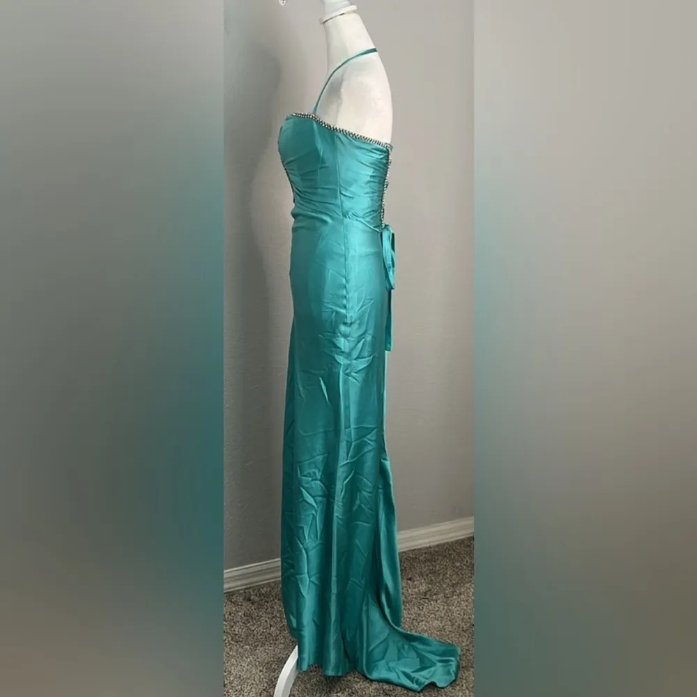 Mori Lee Sequined Silk Halter Gown Size 4 - Image 9