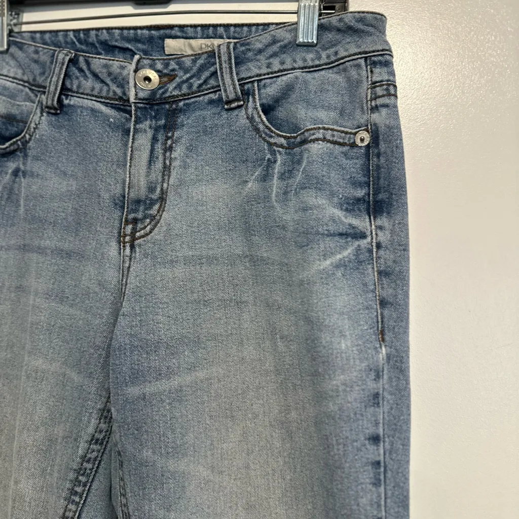 DKNY JEANS Sz:10  High Rise Straight Leg Light Wash Rear Zipper Pocket Jeans. - Image 8