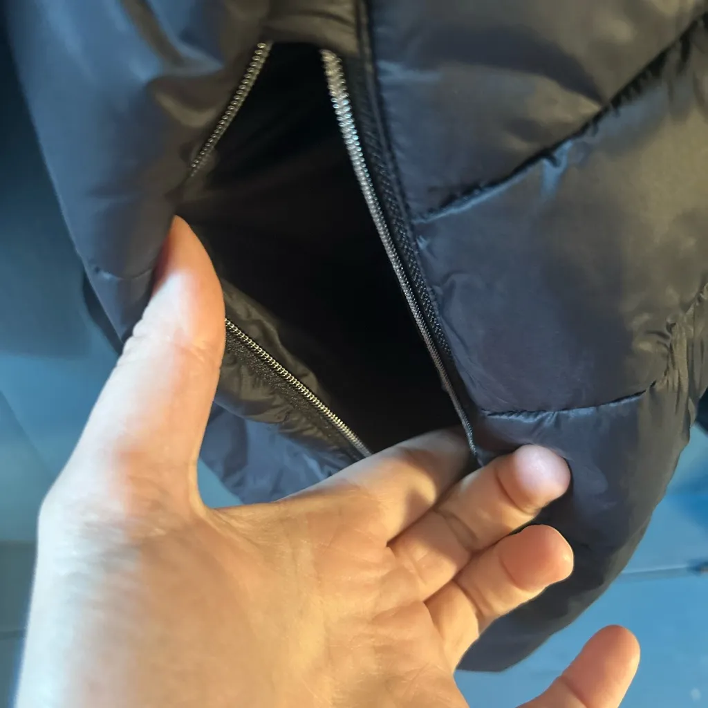 GAP Women's Puffer Jacket - Black | Size Large - Image 5